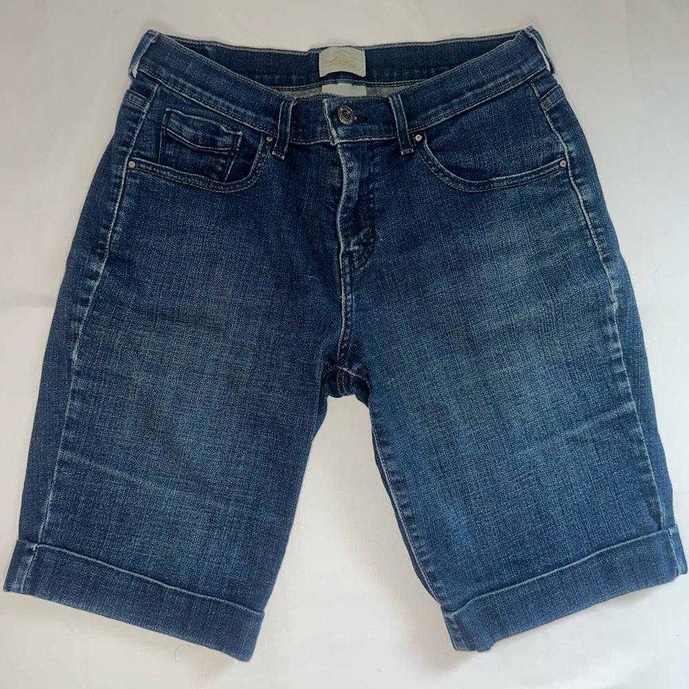 Women’s Levi 515 Bermuda shorts size 4